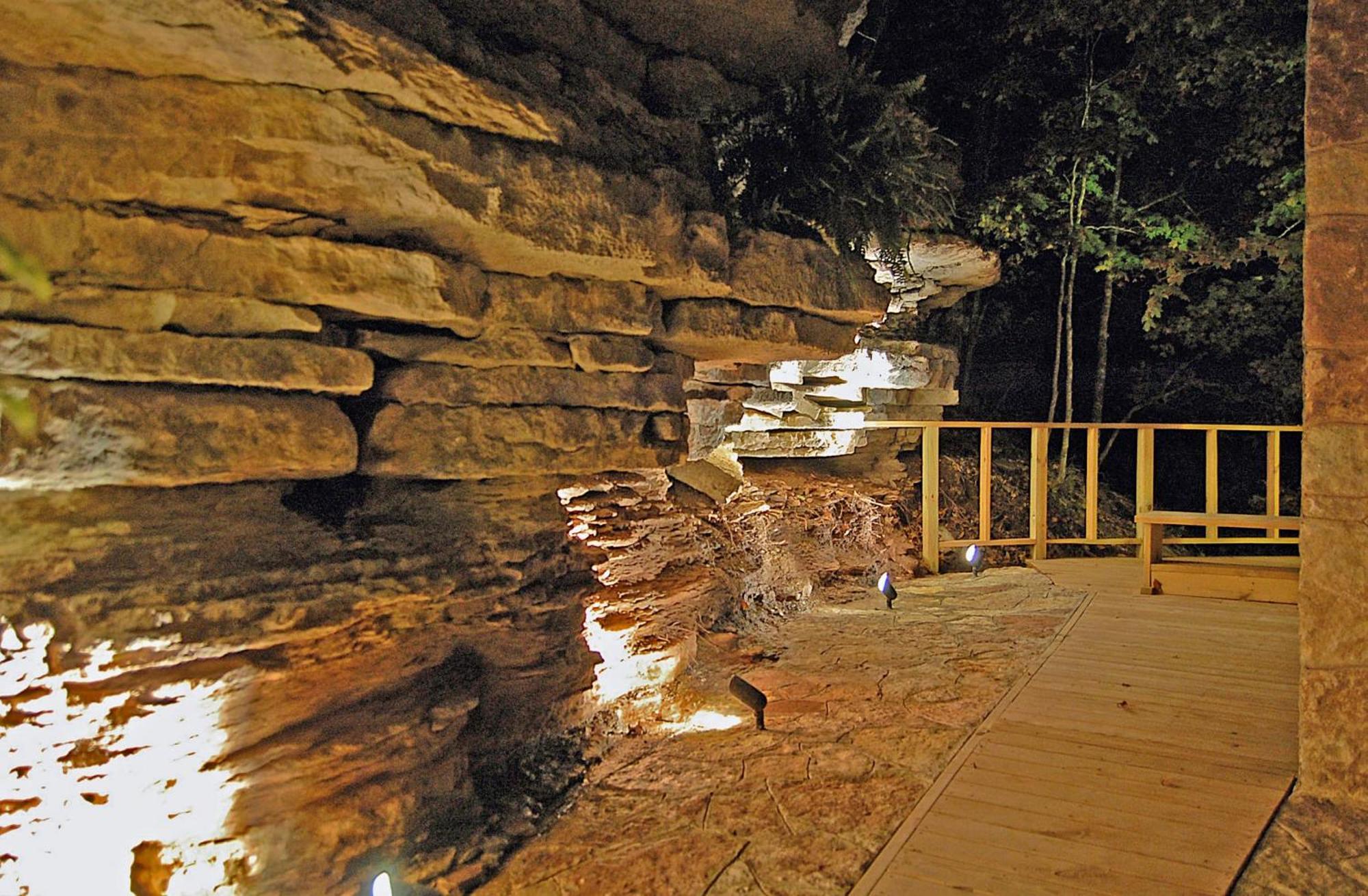 Beaver Lakefront Cabins - Couples Only Getaways Eureka Springs Exterior photo