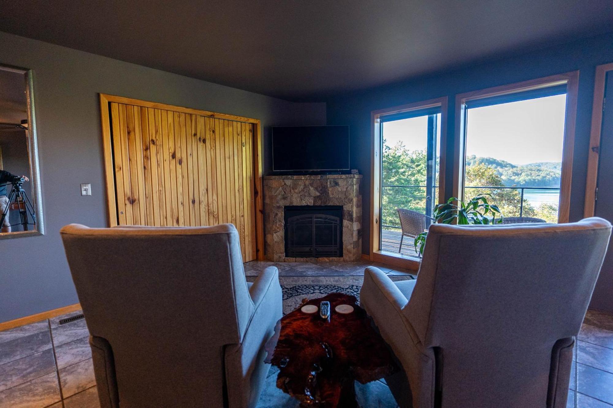Beaver Lakefront Cabins - Couples Only Getaways Eureka Springs Exterior photo